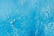 Абстрактные пузырьки воздуха в пятно масла на синем фоне расфокусированным  | Премиум Фото